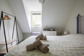 2 habitaciones, tabla de planchar con plancha y cuna de viaje 