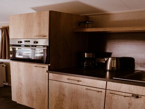 ثلاجة، غسالة أطباق، مستلزمات طهي/أطباق/أوعية