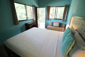 Deluxe dubbelrum eller tvåbäddsrum - privat badrum - utsikt mot trädgården | Gratis wi-fi och sängkläder