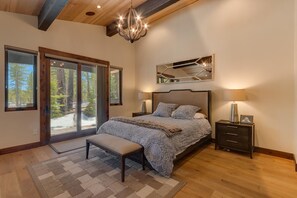 4 slaapkamers, een strijkplank/strijkijzer, gratis wifi, beddengoed