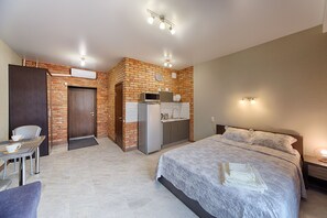 Comfort-huoneisto, kaupunkinäköala | Yksityinen keittonurkkaus | Jääkaappi, mikroaaltouuni, vedenkeitin