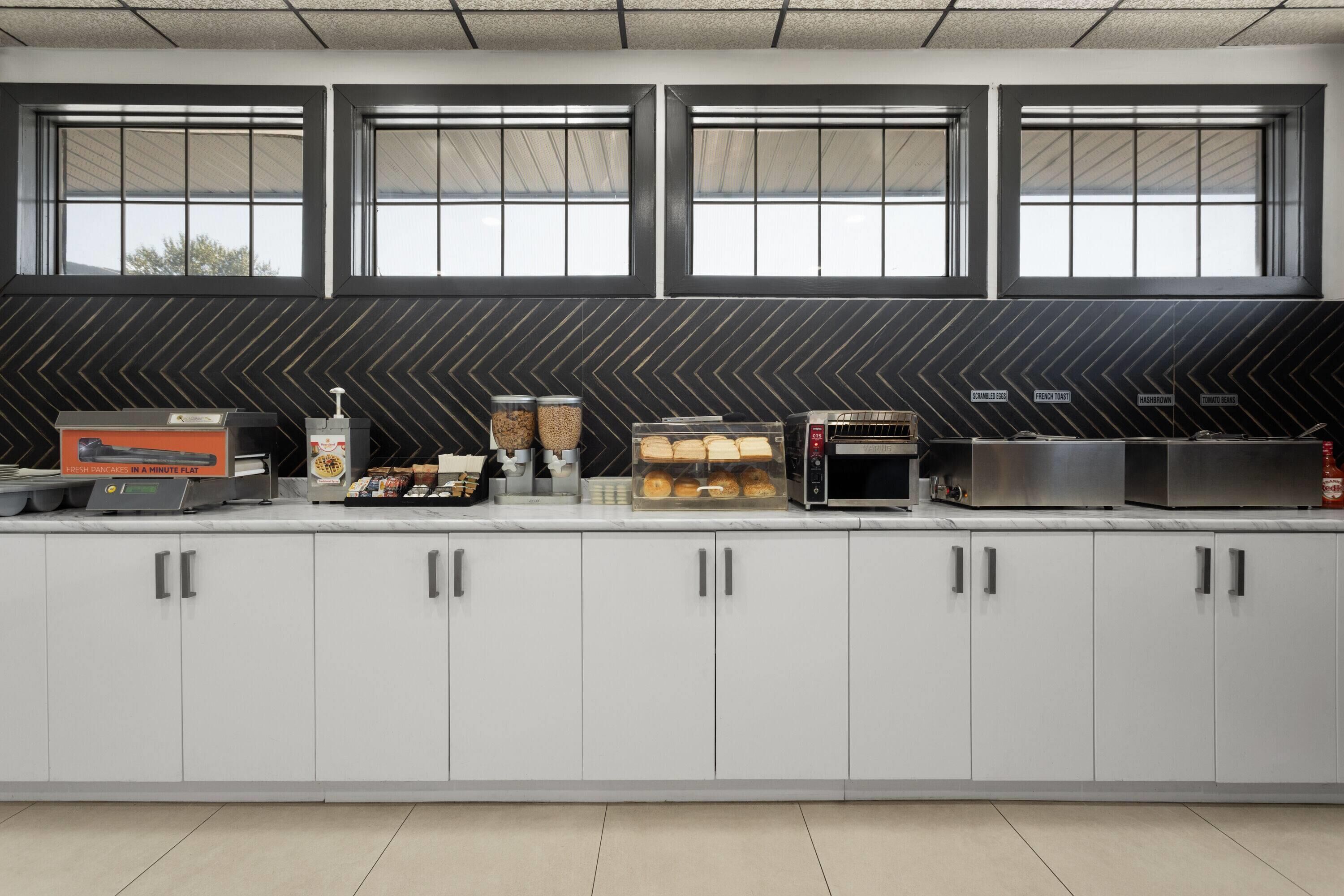 free daily continental breakfast