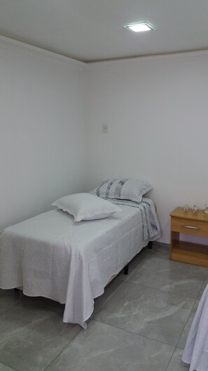 2 bedrooms, individually furnished, desk, iron/ironing board - Casa da Piscina Bento Gonçalves (Bento Gonçalves)