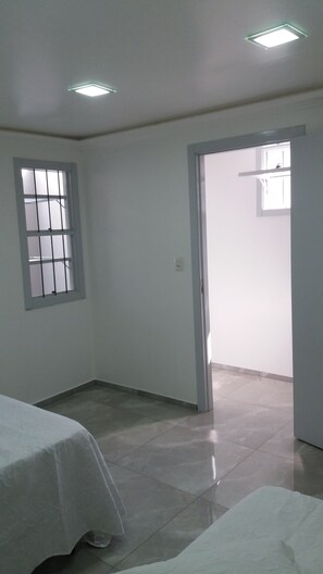 2 habitaciones, muebles diferentes y escritorio
