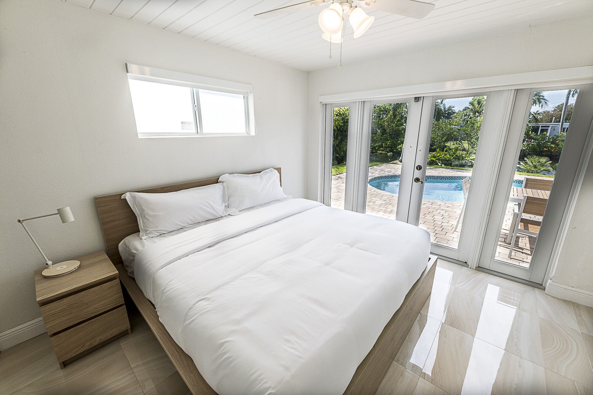 5 bedrooms, iron/ironing board, WiFi, bed sheets