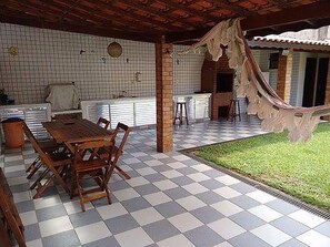 Outdoor dining - Five Bedroom House with Pool - Close to Beach (Califórnia)