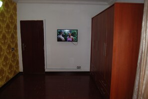 Deluxe Double Room, Non Smoking (Super) | Select Comfort beds, desk, blackout curtains, free WiFi - Kings Court Apartment (Abuja)