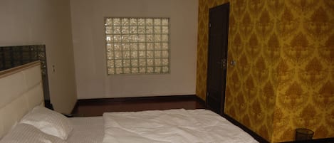 Quarto casal luxo, para não fumantes (Super) | Camas Select Comfort, escrivaninha, cortinas blackout, Wi-Fi de cortesia