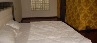 Kings Court Apartment
