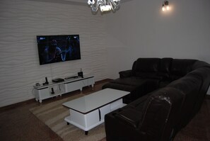 32-inch LED TV with satellite channels, TV