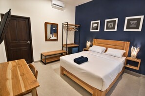 Habitación Deluxe doble | Caja fuerte, decoración individual, mobiliario individual y escritorio