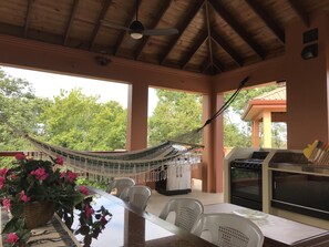 Outdoor dining - Romantic Getaway for Adults Only  (Santa Elena)