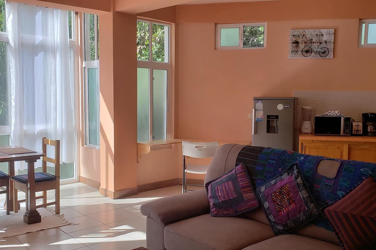 deluxe suite, 2 bedrooms, non smoking, garden view | private kitchen | fridge, microwave, oven, stovetop