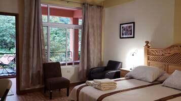 Chambre Deluxe, 1 grand lit | 1 chambre, bureau, fer et planche Ă  repasser, Wi-Fi gratuit