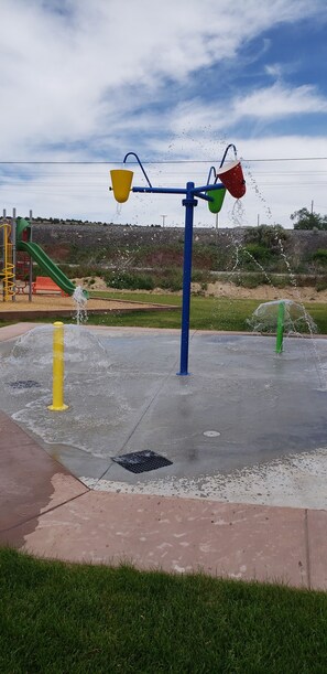 พื้นที่เล่นสำหรับเด็ก - กลางแจ้ง