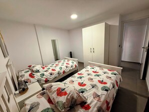 2 chambres, fer et planche à repasser, Wi-Fi, draps fournis