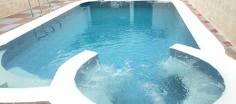 Villa Ensueño - House with Pool & Hot Tub