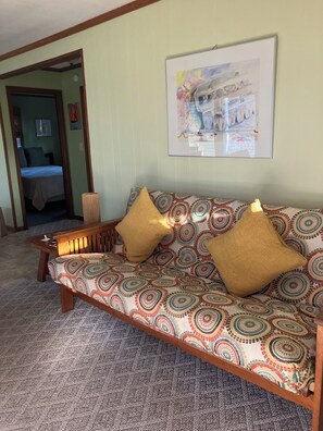 2 bedrooms, iron/ironing board, free WiFi
