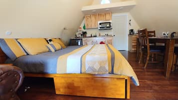 1 bedroom, travel crib, free WiFi, bed sheets