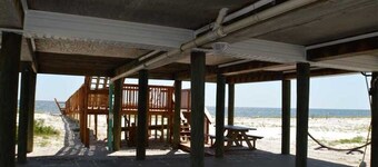 Ah Coogee offers breathtaking Gulf-front views you’ll never forget!