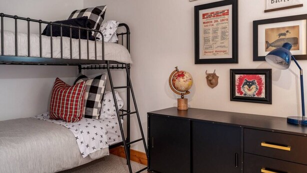 A bunk bed with a globe and framed pictures on the wall. - Après Chalet – Luxury Town Home off Ski Hill Rd (Driggs)