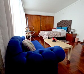 Suite familiar, 1 cama doble | Minibar, decoración individual, mobiliario individual