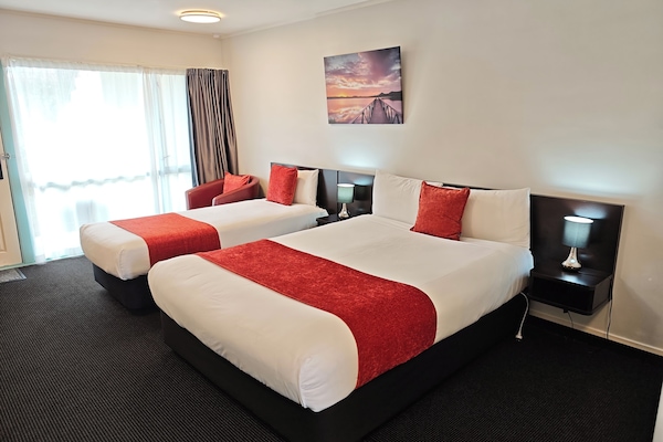 Studio Unit, Spa Bath