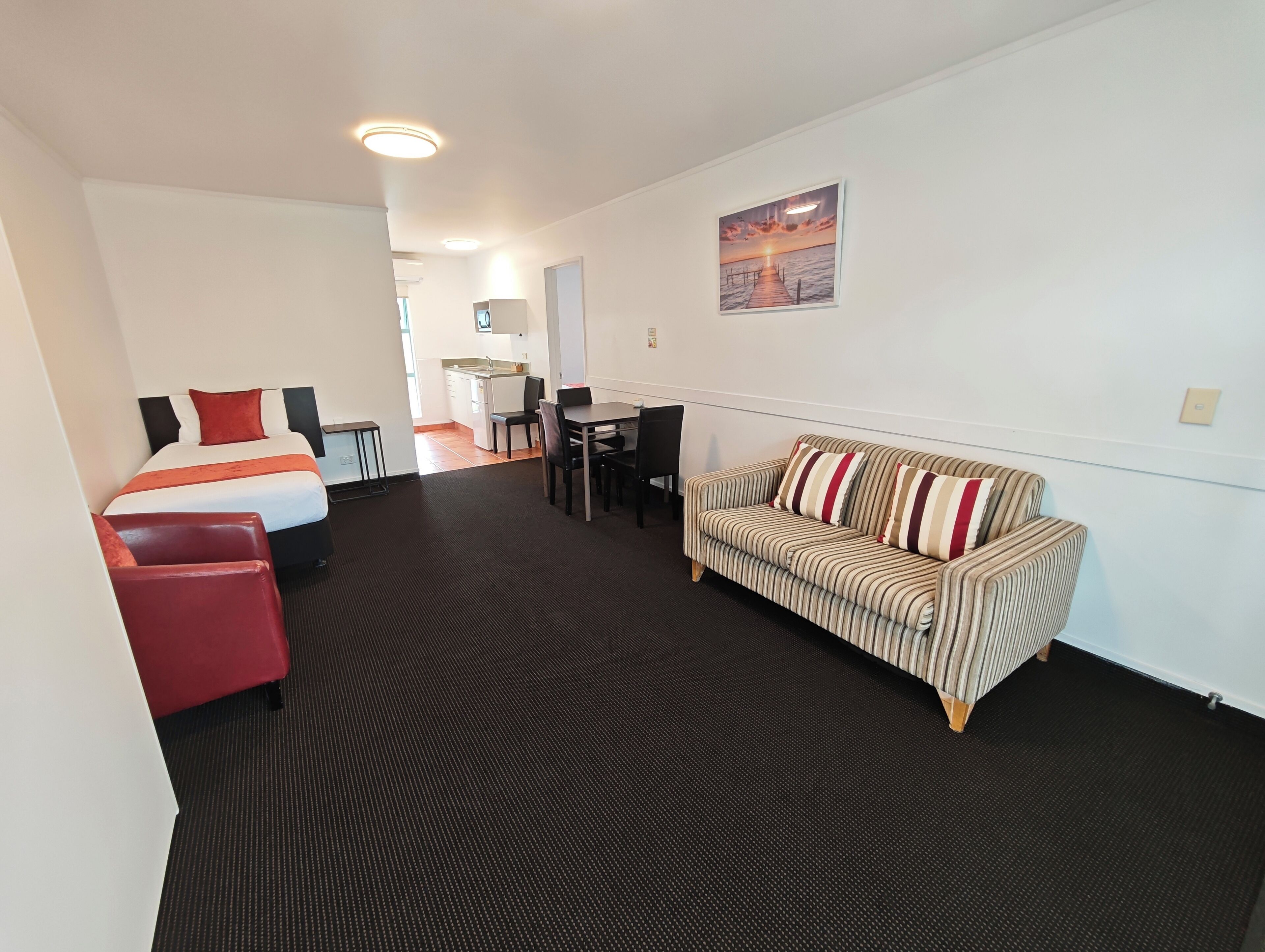  One Bedroom, Family Motel Unit | Free WiFi, bed sheets