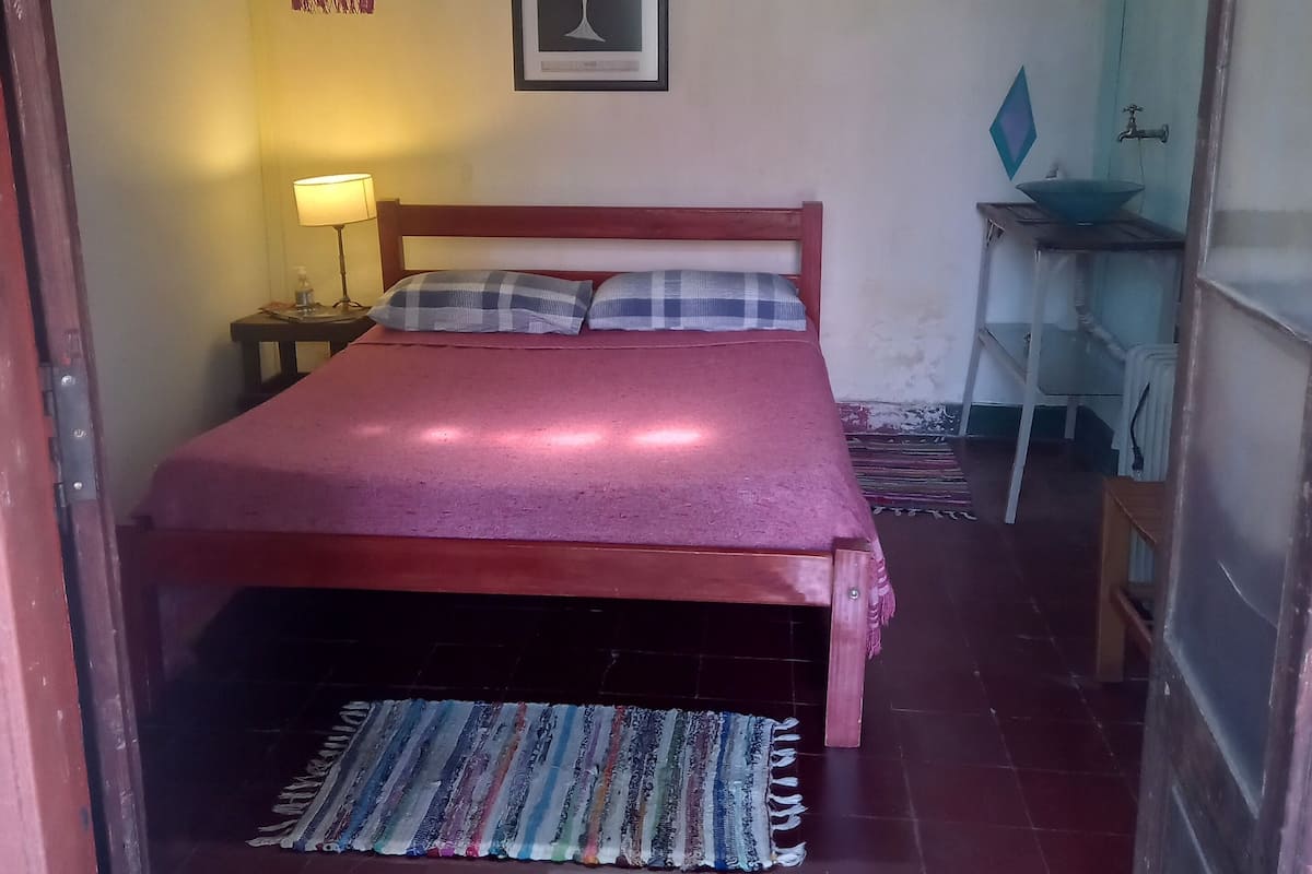 Habitación clásica, 1 cama matrimonial | 1 habitación, wifi gratis y ropa de cama