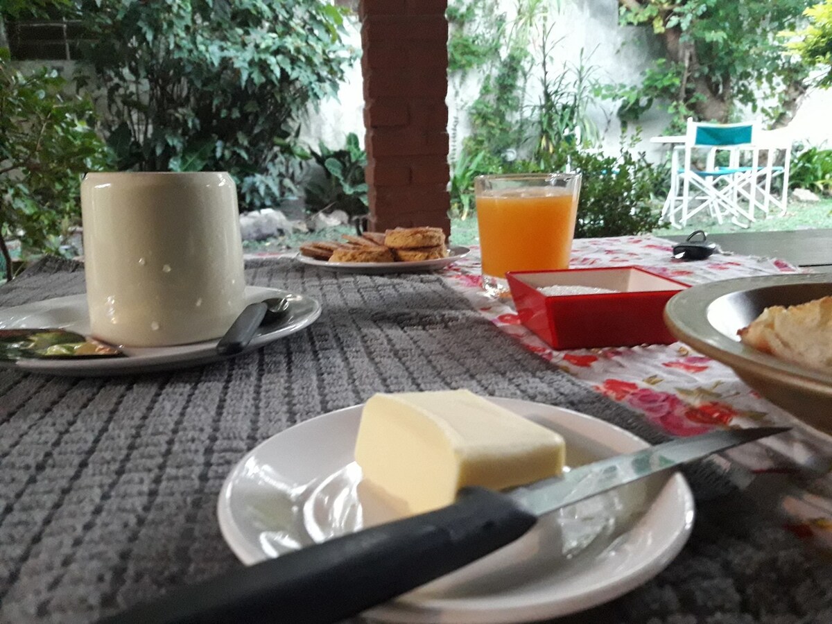 Se ofrece un desayuno completo todos los días (por un coste adicional)