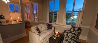 Gorgeous Condo w/Roof Deck, Harbor Views on Thames