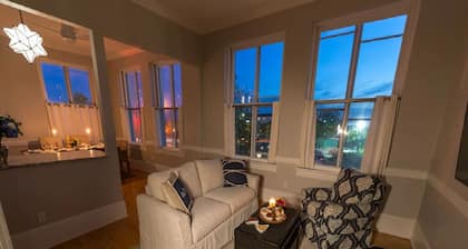 Gorgeous Condo w/Roof Deck, Harbor Views on Thames