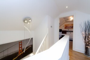 Interior - 5* Luxury Spacious Apartment (Mitcham)