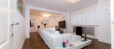 3 bedrooms, iron/ironing board, free WiFi