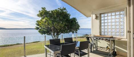 تناول الطعام بالخارج