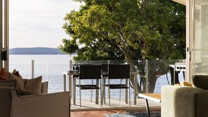 Outdoor dining - Breath Taking Waterfront (Corlette)