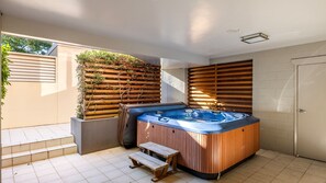 Interior - Breath Taking Waterfront (Corlette)