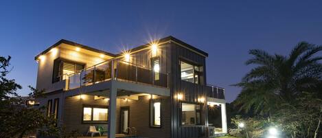 Fachada del alojamiento - Noche