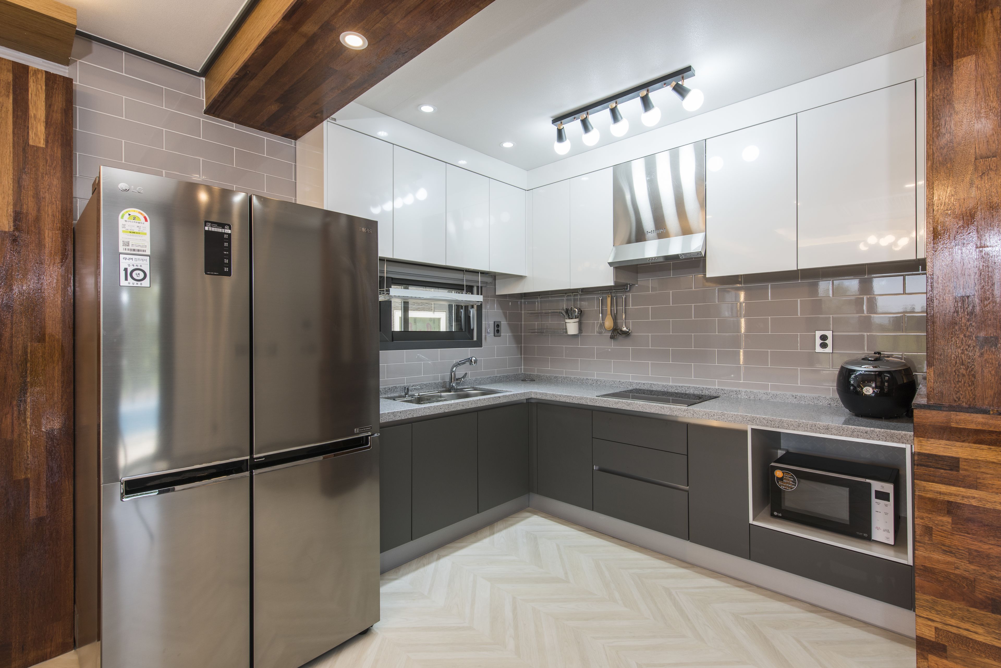 A | Private kitchen | Full-size fridge, microwave, stovetop, rice cooker