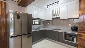 A | Private kitchen | Full-size fridge, microwave, stovetop, rice cooker