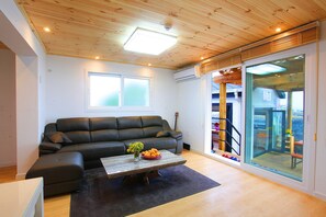 Duplex (45 PY) | Living room - Tramonto Pension (Seogwipo)