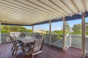 تناول الطعام بالخارج