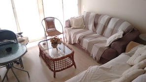 TV, mesa de pingue-pongue