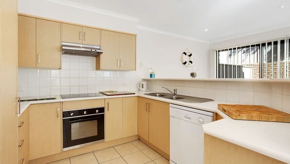 電子レンジ、オーブン、コンロ、食器洗い機