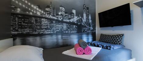 3 habitaciones, tabla de planchar con plancha, wifi y ropa de cama