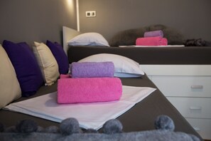 3 habitaciones, tabla de planchar con plancha, wifi y ropa de cama 