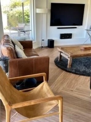 TV, fireplace, Netflix, streaming services