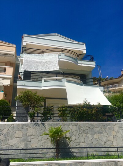 Diamond Resort is situated in the quiet suburbs of Nea Peramos