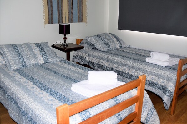Standard Twin Room, 2 Twin Beds (#2) | Blackout drapes, iron/ironing board, free WiFi, bed sheets - Emily Eva (Osorno)