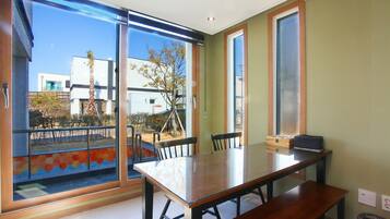 S | In-room dining